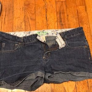 SHORT SHORTS